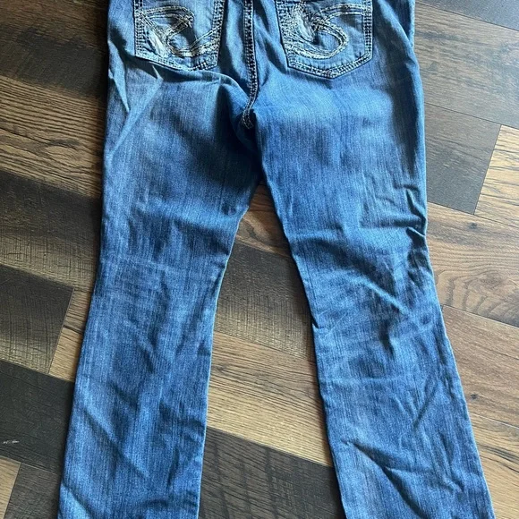 Silver Tuesday very distressed jeans. Size 18 with 33” inseam. - Picture 3 of 5